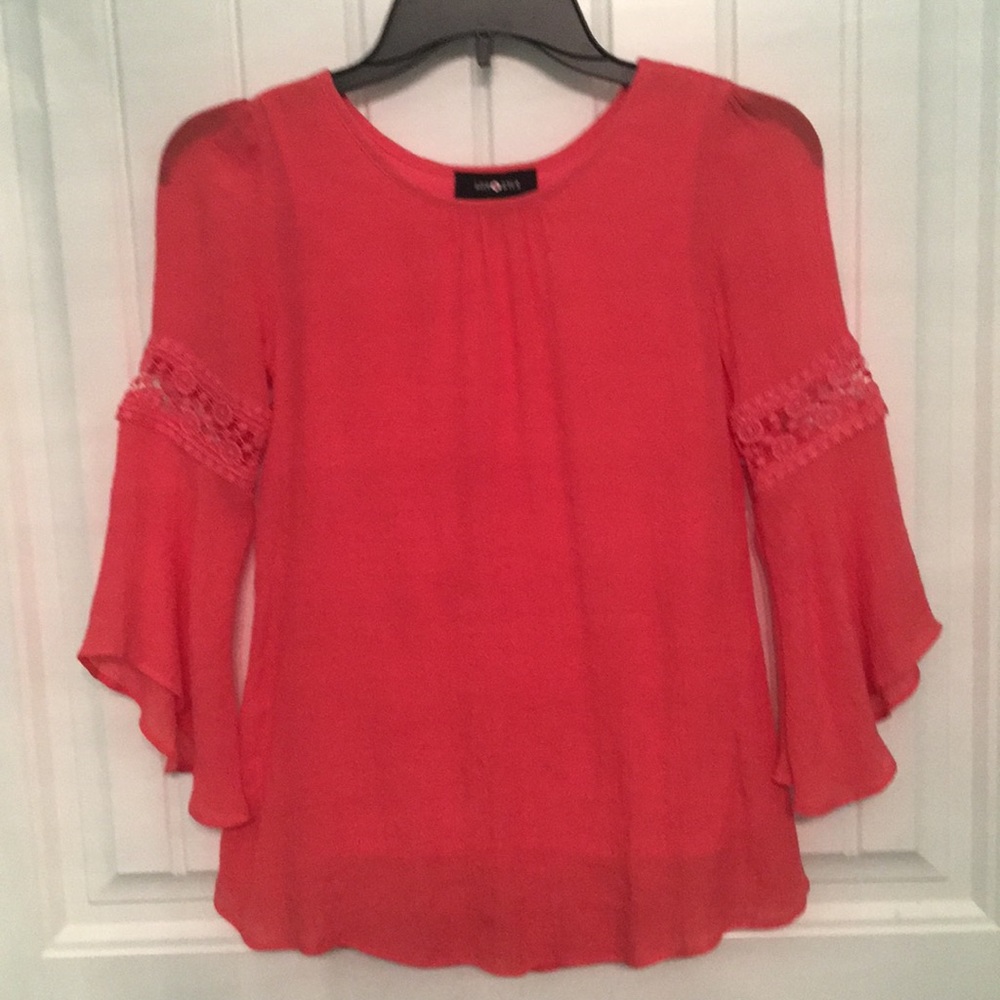 Girls Sz 10-12 Coral, flared sleeve peasant top.